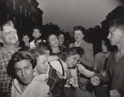 Weegee - Brooklyn schoolchildren see gambler murdered in street, 1941