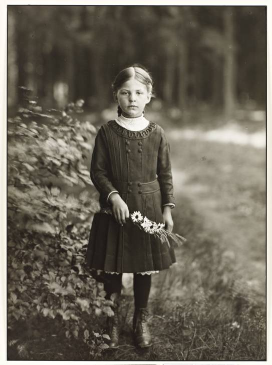 August Sander - Farm Girl, 1910