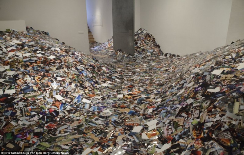 Eric Kessels - Photography in Abundance, 2011